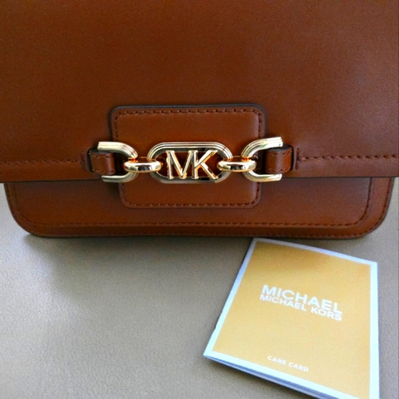 Live Show TONIGHT🎉LAST CHANCE🎁 Enter to WIN- MK Crossbody Bag NWT - Picture 8 of 16